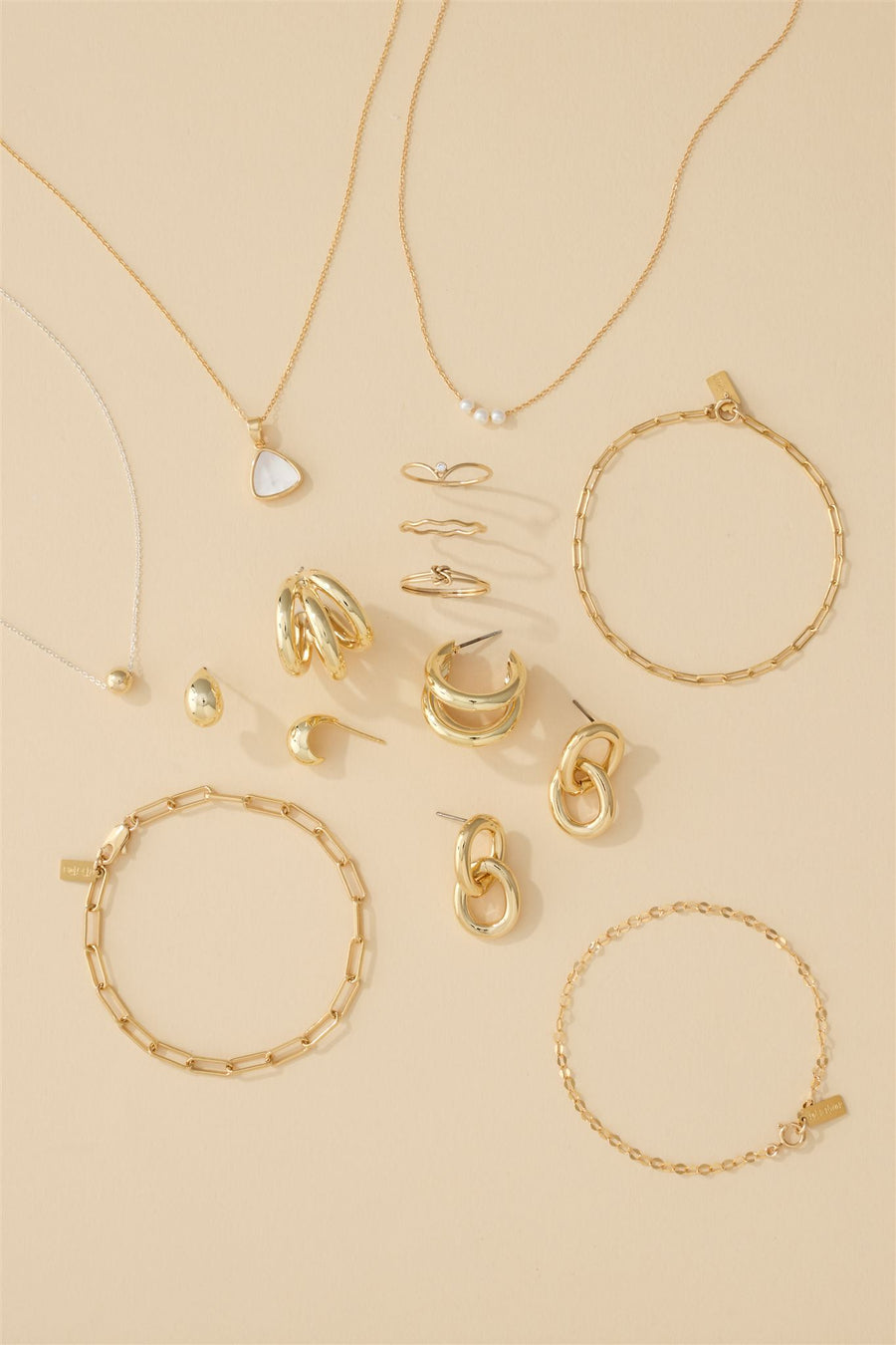 The First Layer - Andie Necklace